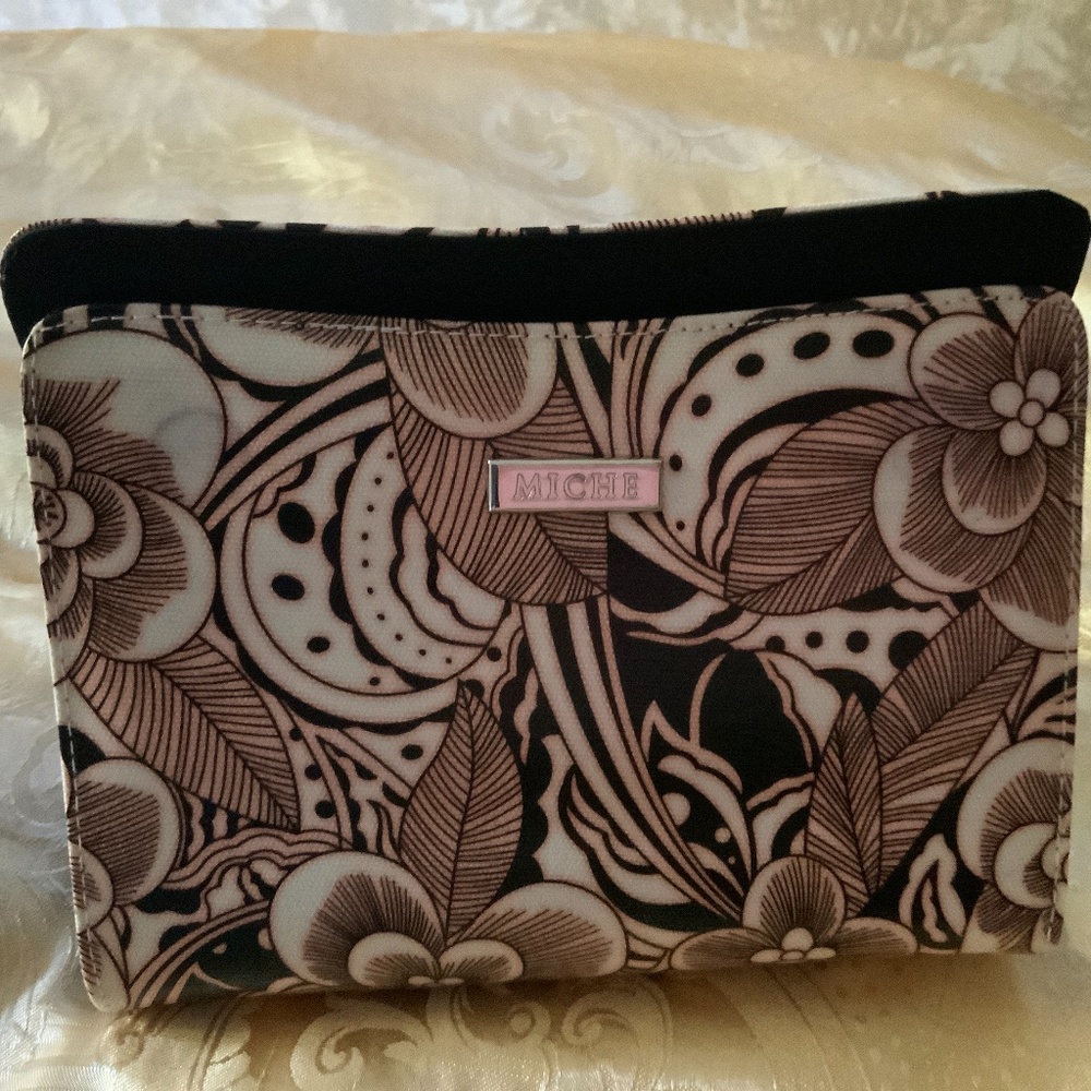 New in Package “ LULU” MICHE PETITE Shell